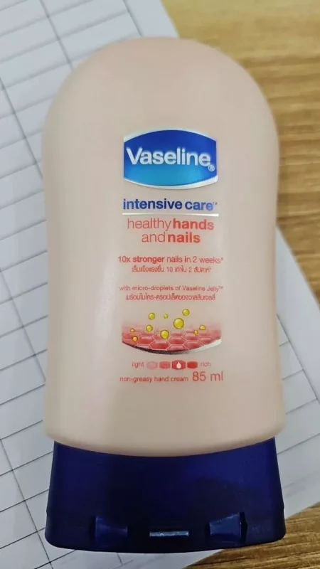 Top 5+ kem dưỡng da tay được đánh giá tốt nhất năm 2025 4 Vaseline Intensive Care