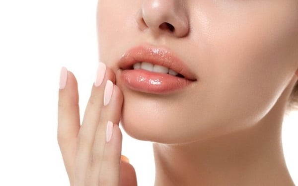 Có Nên Dưỡng Môi Ban Đêm ? Câu Trả Lời Khiến Bạn Bất Ngờ 1 co nen su dung son duong moi qua dem